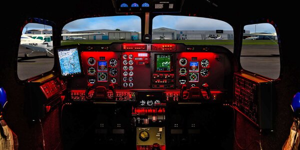 Let na simulátoru 
dvoumotorového letadla