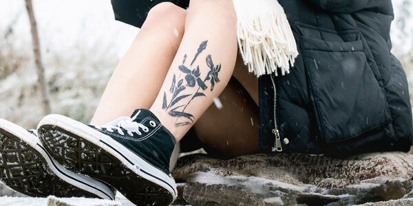 Nové tetování černou barvou 
o rozměru až 10 × 10 cm