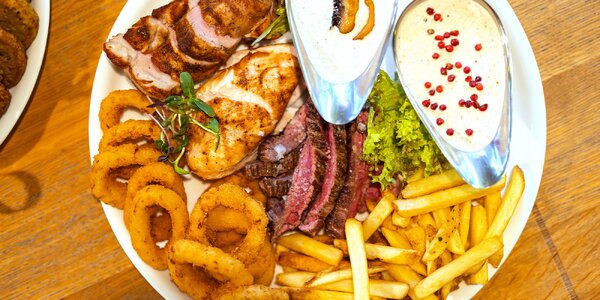 Tři druhy steaků, přílohy 
a omáčky pro 2 osoby