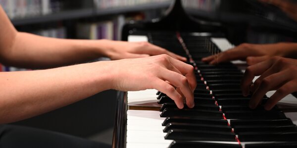 10týdenní online kurz hry 
na klavír
