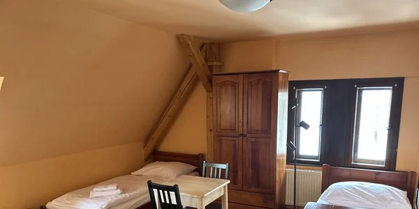 Třílůžkový s oddělenými postelemi
