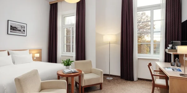 Classic Double Room s výhledem do parku (24–28 m²)