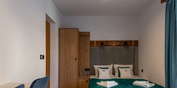 Dvoulůžkový pokoj s vanou a balkonem (19 m²)