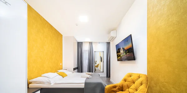 Prízemná izba s terasou a výhľadom na bazén (25 m²)