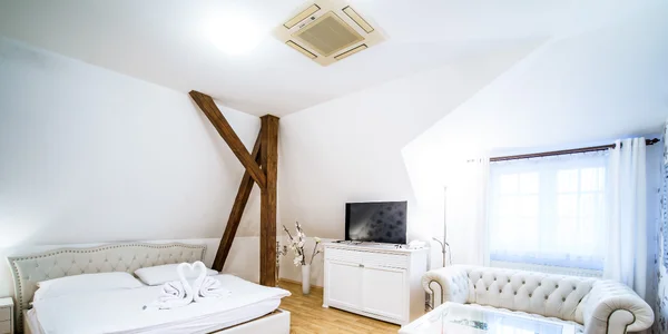 Deluxe 11 White (36 m²)