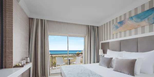 Deluxe Room (30–35 m²)