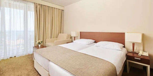 Dvojlôžková izba s čiastočným výhľadom na more (18 m²)