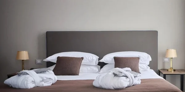 Pokoj Standard s oboustranným výhledem na jezero (19 m²)