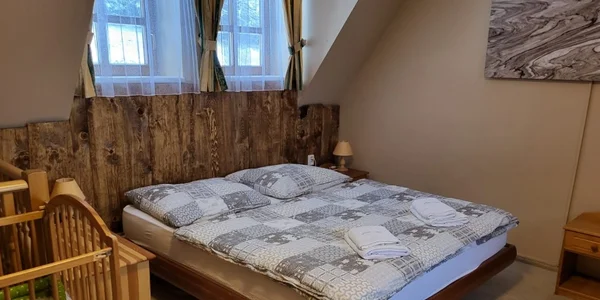 Třílůžkový pokoj mezonet s možností přistýlky s výhledem do krajiny