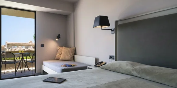 Dvoulůžkový pokoj s 1 přistýlkou - výhled do zahrady (21 m²)