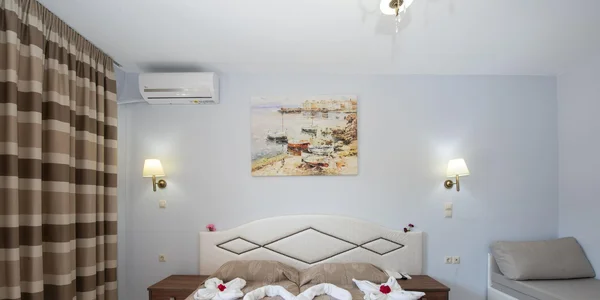 Dvoulůžkový pokoj superior se 2 přistýlkami (17–20 m²)