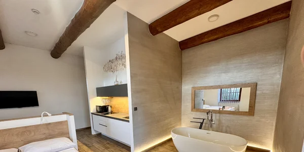Apartmán s manželskou posteľou a vaňou