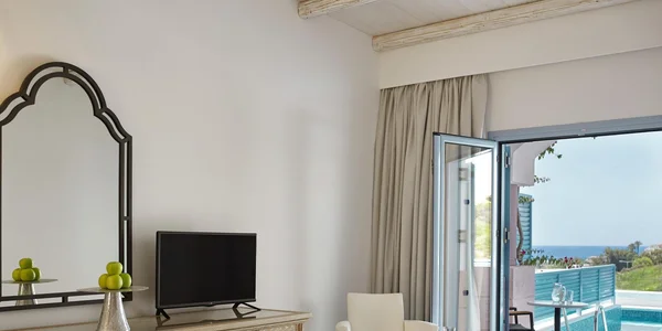 Rodinný pokoj se sdíleným bazénem (32 m²)
