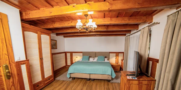 Dvoulůžkový pokoj STANDARD s přistýlkou (29 m²)