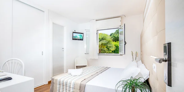Dvoulůžkový pokoj Standard s balkónem (12 m²)