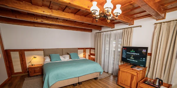 Dvoulůžkový pokoj STANDARD se dvěma přistýlkami (35 m²)