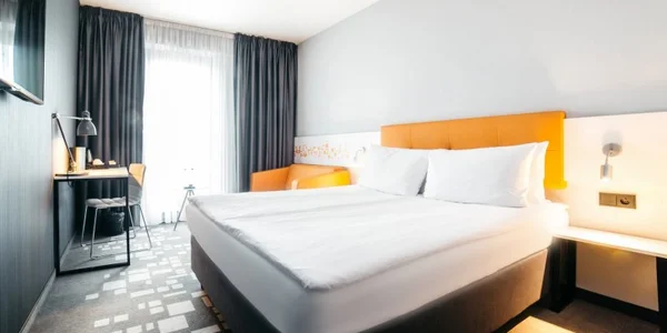 Dvoulůžkový pokoj s manželskou postelí (20–22 m²)