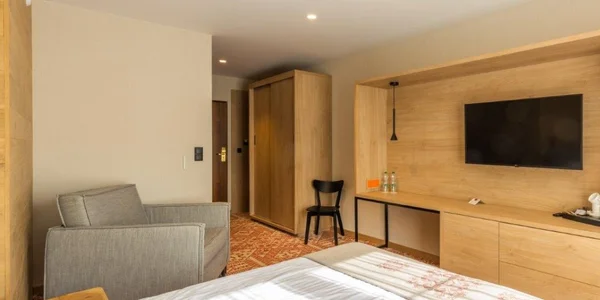 Dvojlôžková izba Premium s balkónom (16 m²)