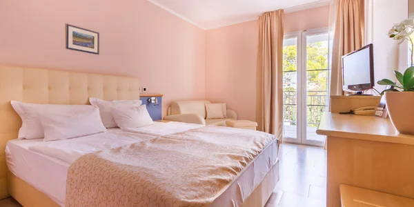 Dvoulůžkový pokoj Standard s balkonem (25 m²)