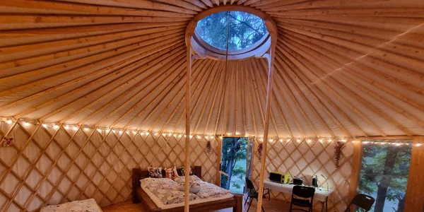 Jurta 01 - šedivá, u stodoly (38 m²)