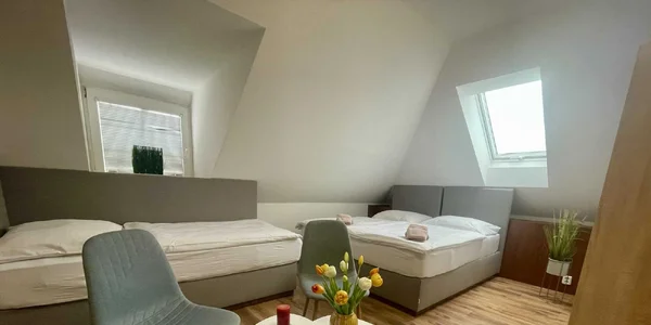 Studio s tromi lôžkami