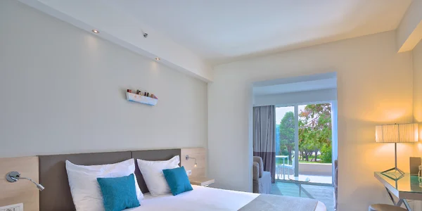 Rodinná izba s terasou, čiastočný výhľad na more (23 m²)