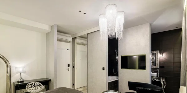 102 – (GL)amour - Jan Počepický (24 m²)