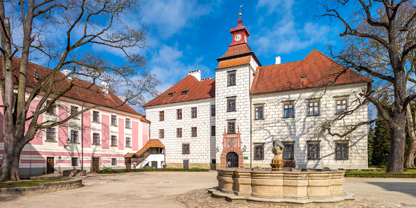 Hotel v centru Třeboně: 
jídlo, víno i bazén