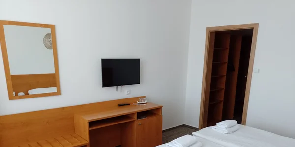 Dvojlôžková izba Standard s balkónom a výhľadom na priehradu