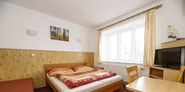 Třílůžkový pokoj bez výhledu (hlavní budova)