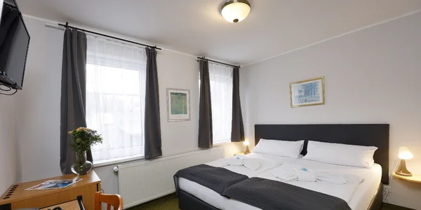 Dvojlôžková izba s manželskou posteľou alebo oddelenými posteľami (18 m²)