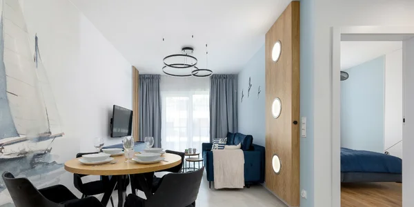 Štvorlôžkový apartmán na poschodí s balkónom (37 m²)