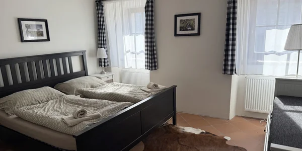 Dvojlůžkový apartmán s přistýlkou - snížené přízemí