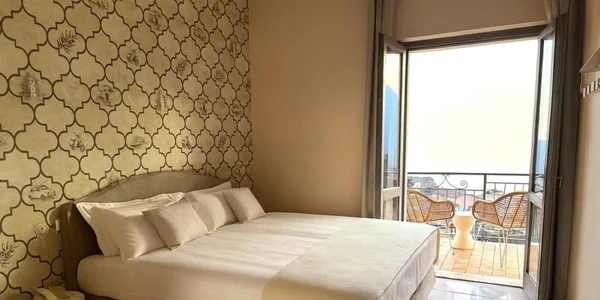 Dvojlôžková izba s výhľadom na jazero (14 m²)