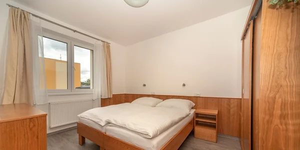 Dvoulůžkový pokoj s manželskou postelí