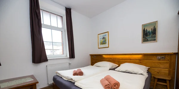 Dvoulůžkový pokoj – pokoj do dvora (20 m²)