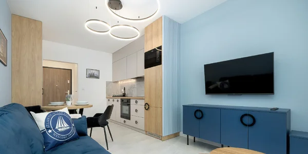 Štvorlôžkový apartmán na poschodí s balkónom (41 m²)