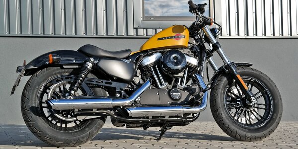 Jízda na motocyklu Harley 
Davidson Forty-Eight