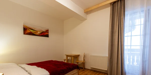 Trojložková izba s balkónom