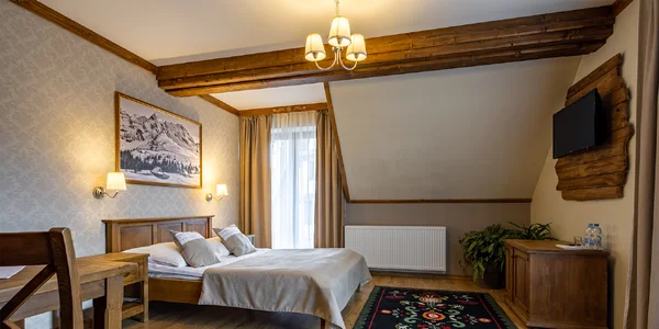 Dvojlôžková izba Deluxe s balkónom (21–24 m²)