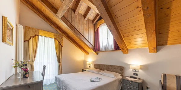 Dvojlôžková izba s výhľadom na hory (15–20 m²)
