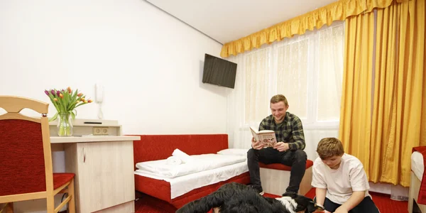 Dvoulůžkový pokoj se 2 přistýlkami (18 m²)