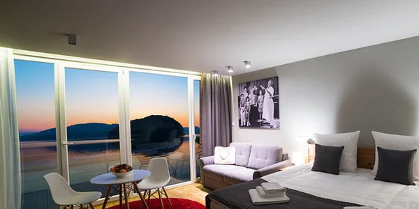 Pokoj Premium s částečným výhledem na jezero (30 m²)
