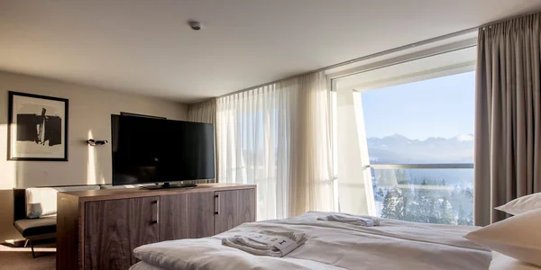 Dvojlôžková izba s výhľadom na hory (42 m²)