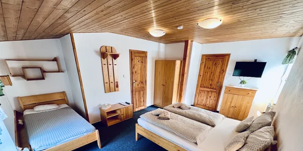Pokoj 1 - třílůžkový pokoj (20 m²)