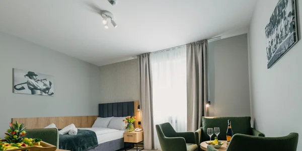 Pokoj dvoulůžkový s rozkládacím křeslem (21 m²)