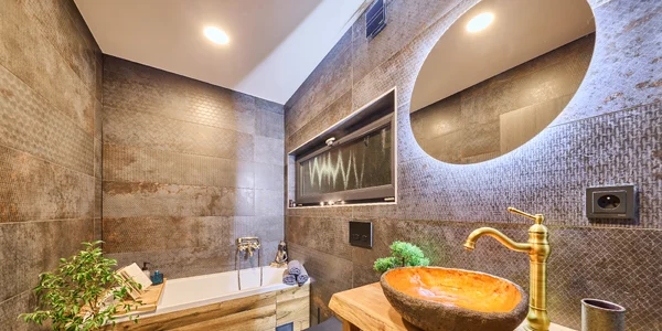 Luxe Timber Lodge & Relaxing Bath