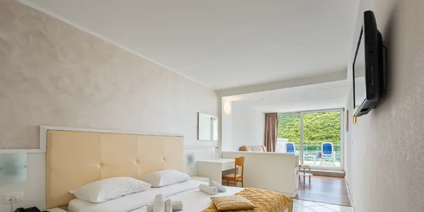Dvojlôžková izba s čiastočným výhľadom na more a možnosťou 2 prísteliek (30 m²)