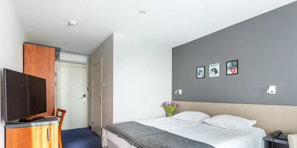 Dvoulůžkový pokoj s manželskou postelí (13 m²)
