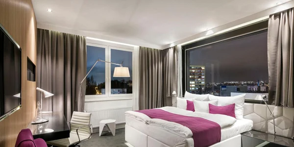 Izba typu Deluxe s manželskou posteľou alebo oddelenými posteľami a vírivou vaňou (26 m²)